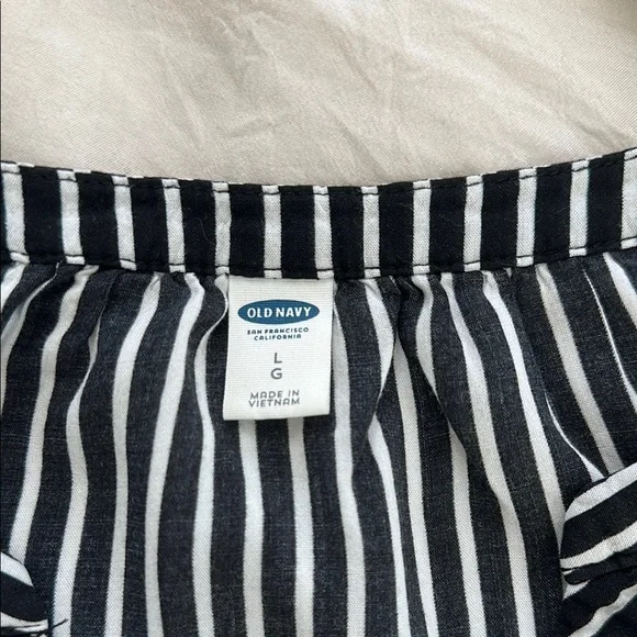 Old Navy Black and White Dolman Sleeve Blouse - Picture 13 of 13